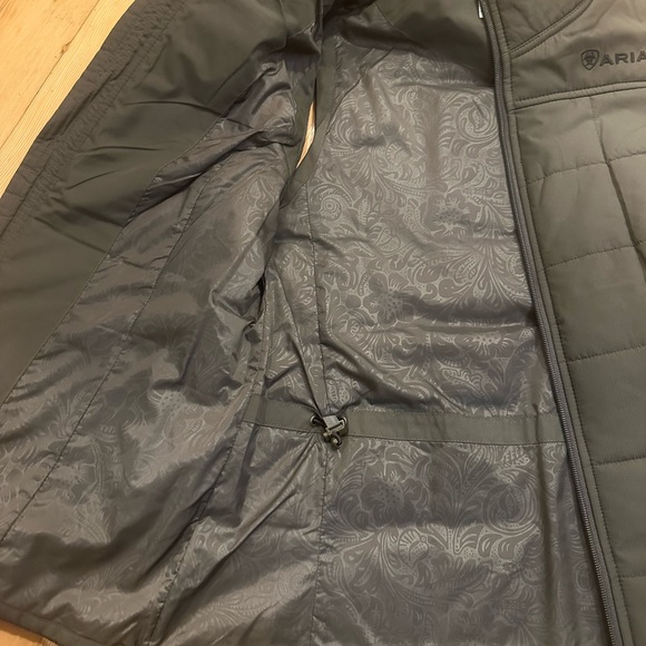 Ariat banyan bark insulated vest with synch back in a size medium - Picture 6 of 10